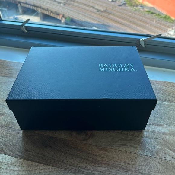 Badgley Mischka White heels - Picture 6 of 6